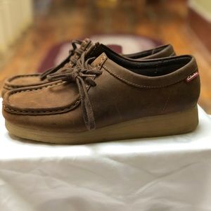Clarks low top wallabee